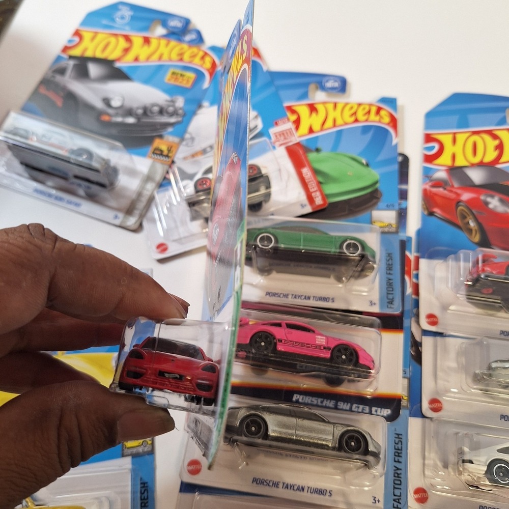 Hot Wheels‎ 12 Porsche Zamac Neon Speeders & Matchbox & Target Red Edition - Picture 7 of 16